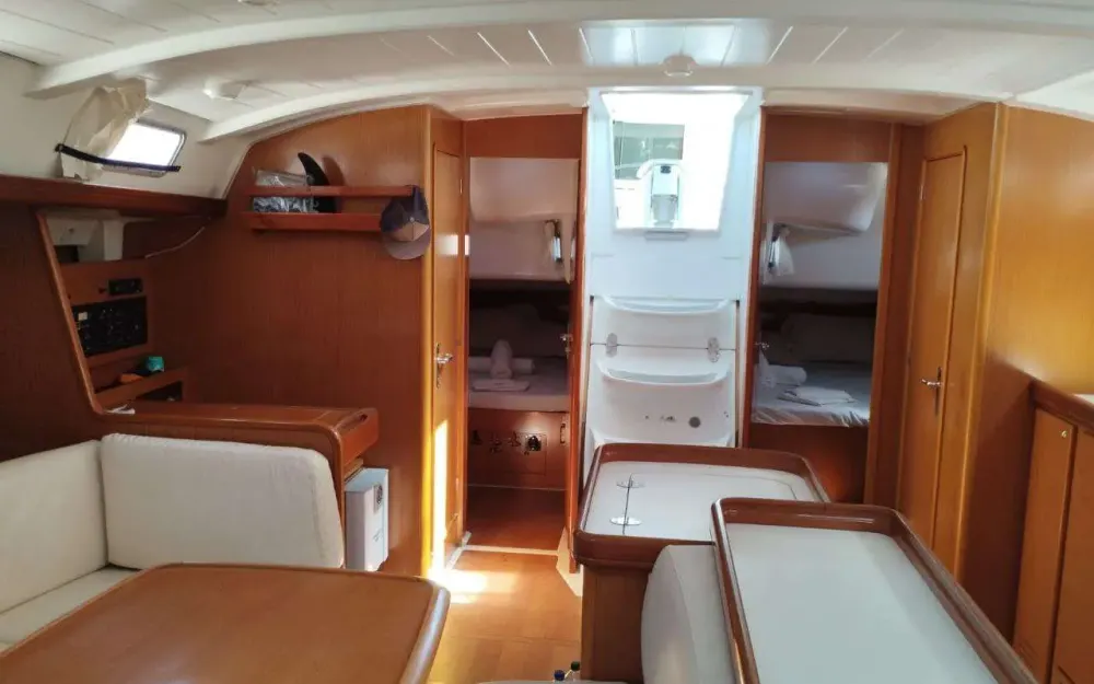 slider 9 Beneteau Cyclades 50.4