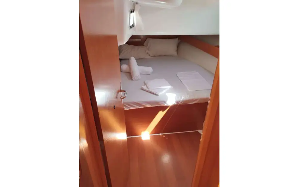 slider 1 Beneteau Cyclades 50.4
