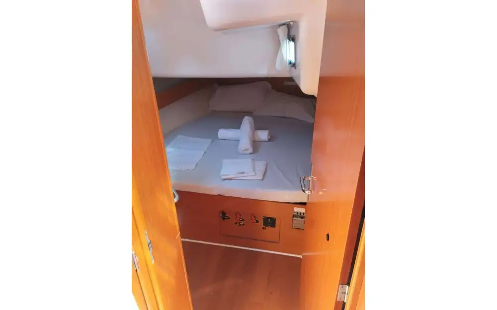 slider 3 Beneteau Cyclades 50.4