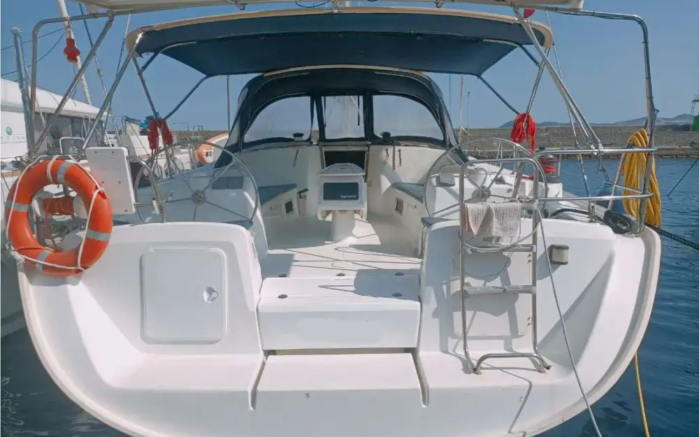 slider 6 Beneteau Cyclades 50.4
