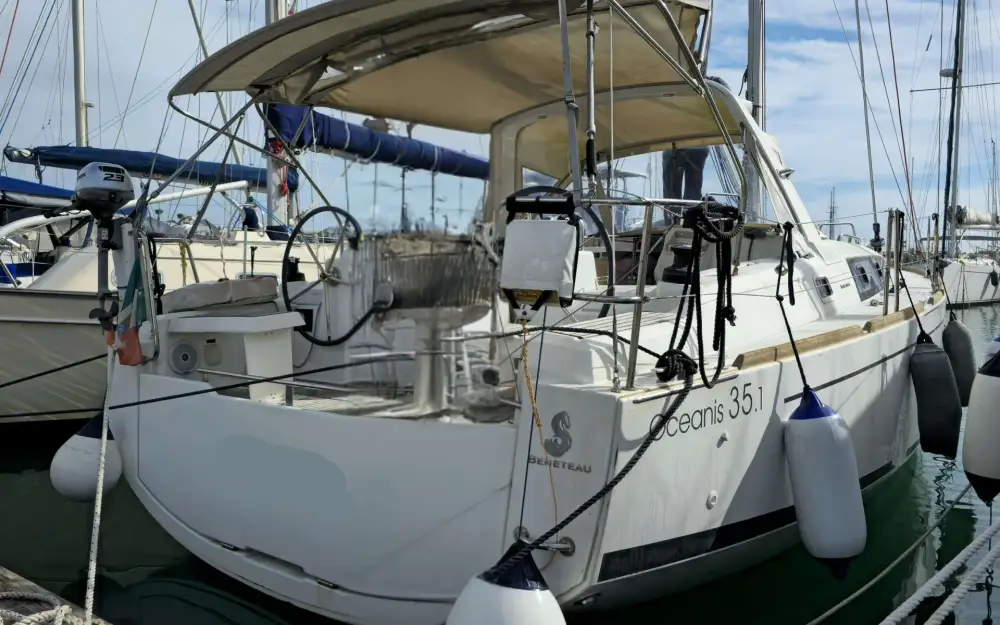 slider 1 Beneteau Oceanis 35.1