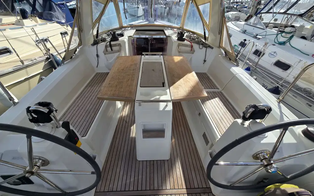 slider 5 Beneteau Oceanis 35.1