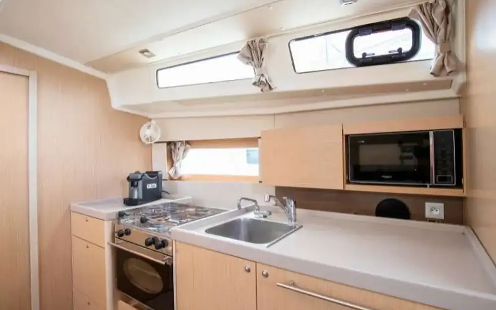 slider 9 Beneteau Oceanis 38.1
