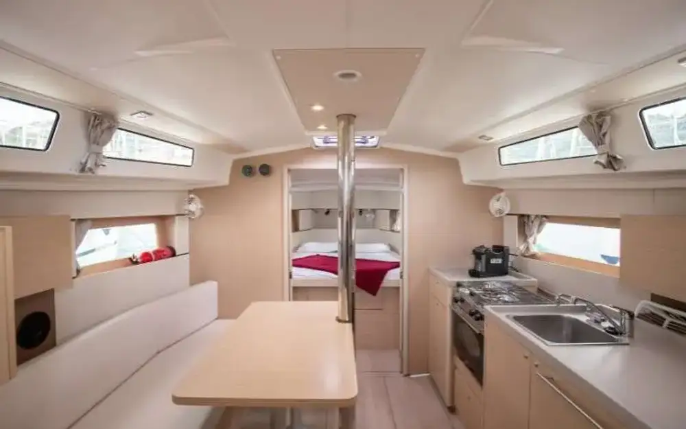slider 12 Beneteau Oceanis 38.1