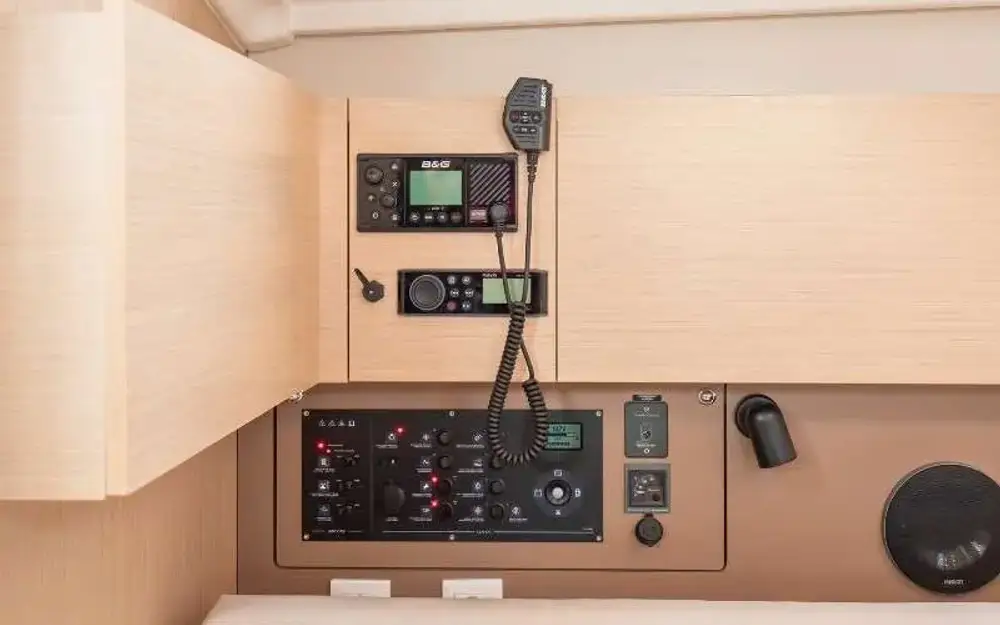 slider 6 Beneteau Oceanis 38.1