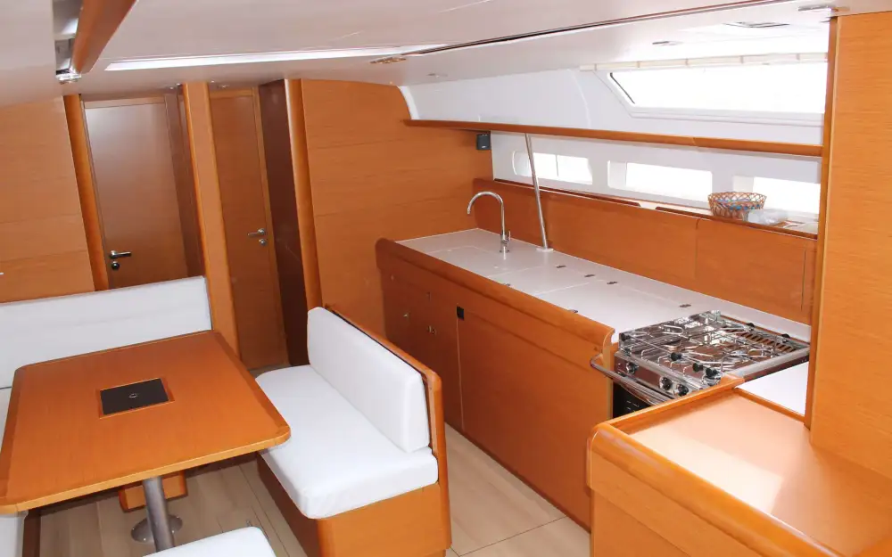slider 1 Jeanneau Sun Odyssey 519