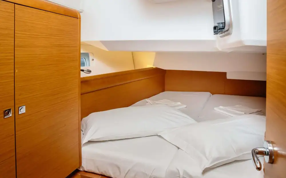 slider 11 Jeanneau Sun Odyssey 449