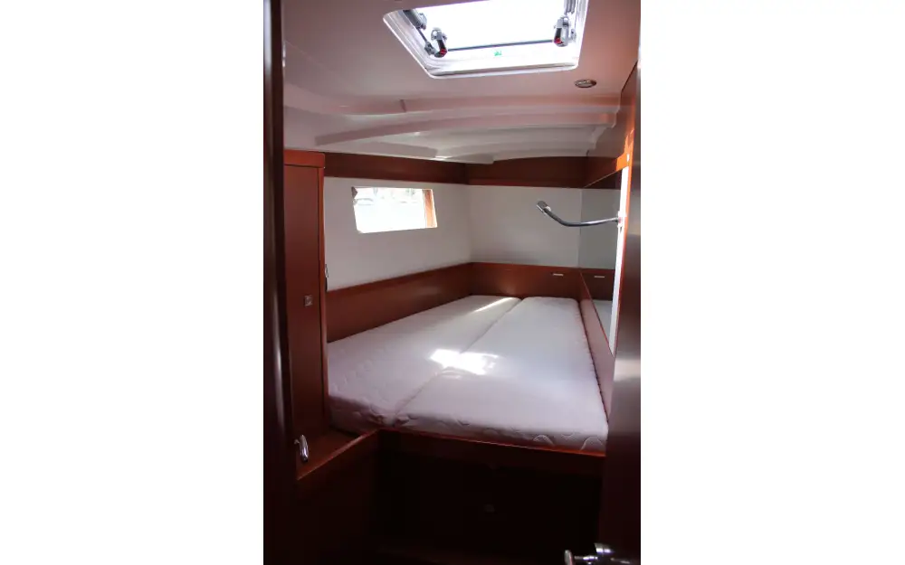slider 14 Beneteau Oceanis 48