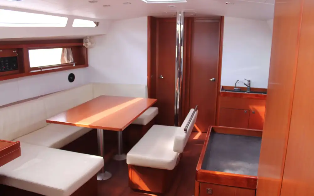 slider 1 Beneteau Oceanis 48