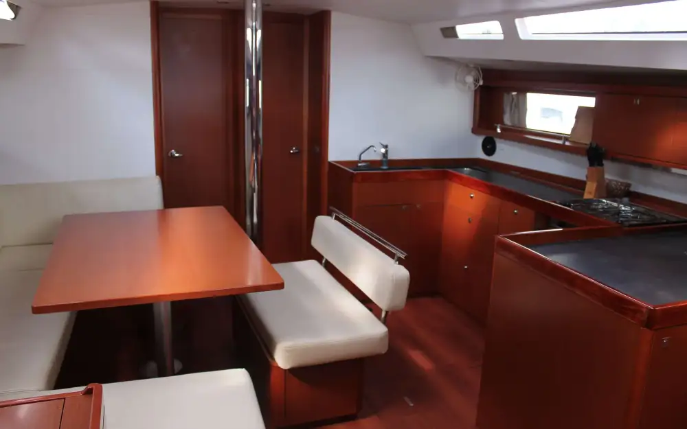 slider 2 Beneteau Oceanis 48