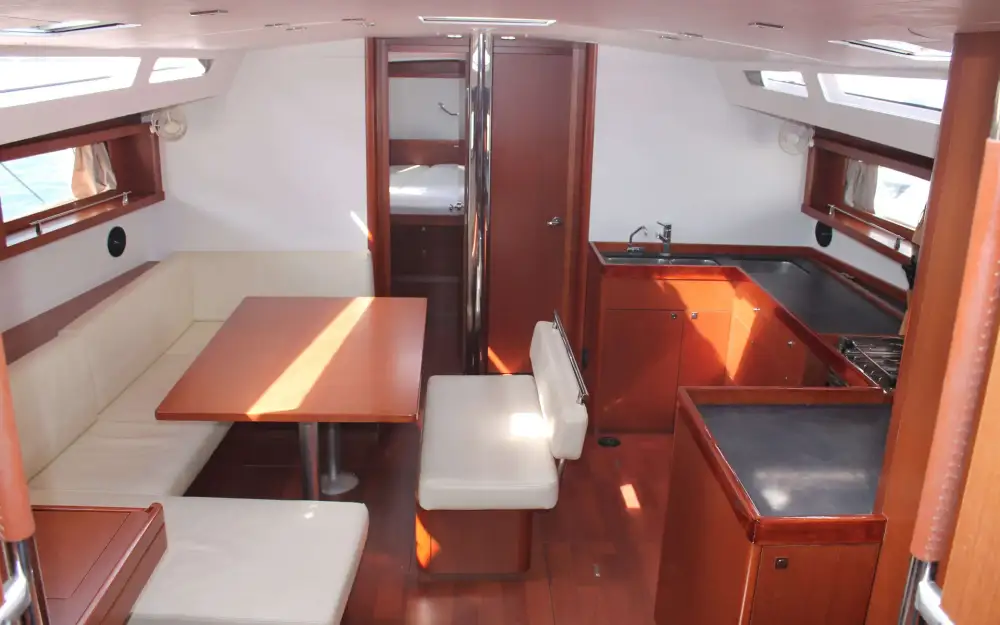 slider 8 Beneteau Oceanis 48