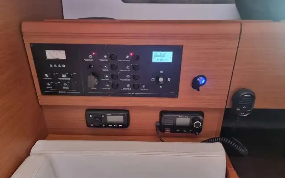 slider 10 Jeanneau Sun Odyssey 449