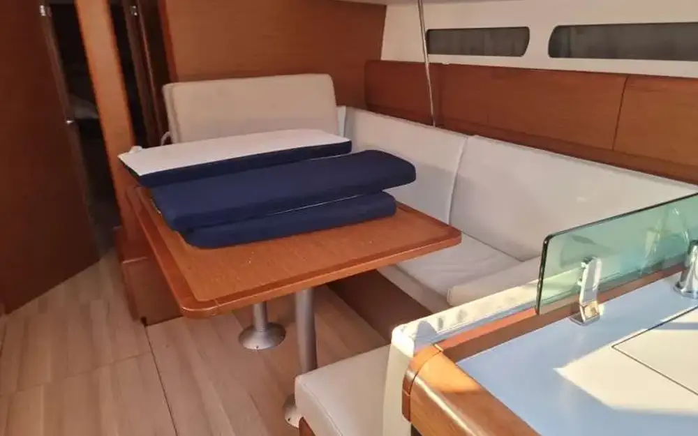 slider 11 Jeanneau Sun Odyssey 449