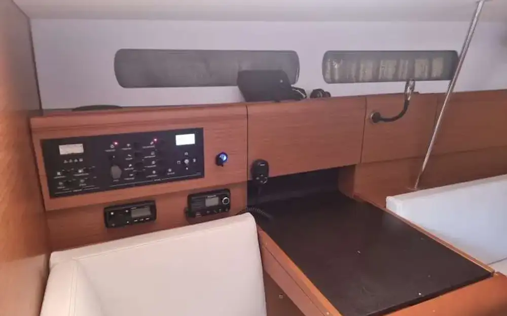 slider 1 Jeanneau Sun Odyssey 449