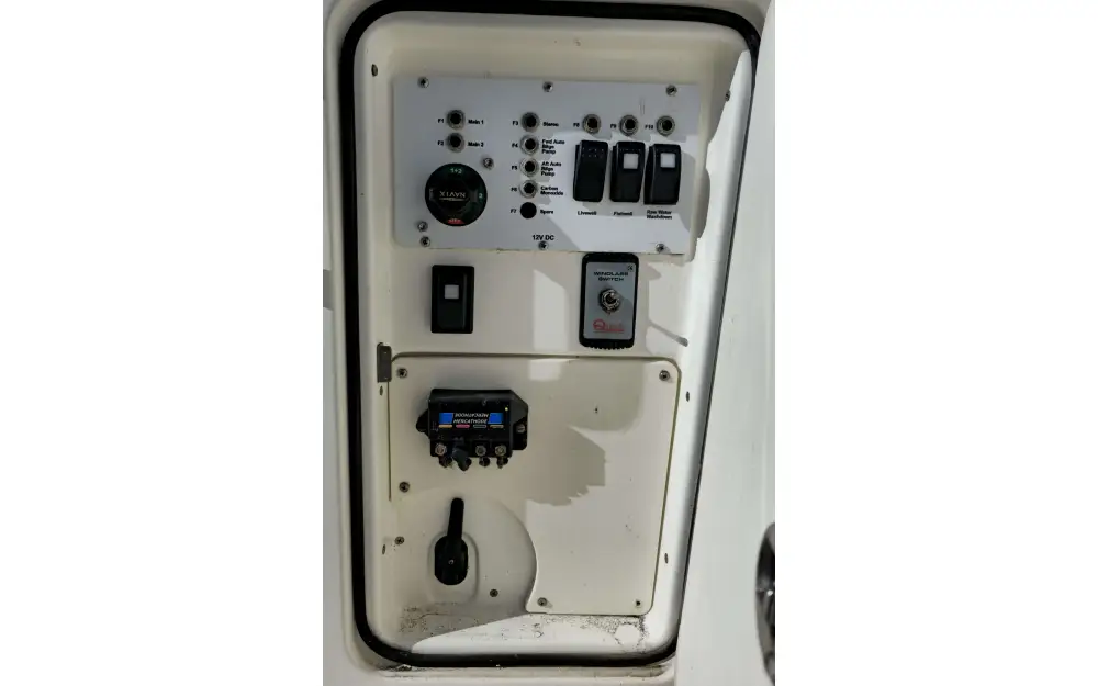 slider 13 Quicksilver  755 Pilothouse
