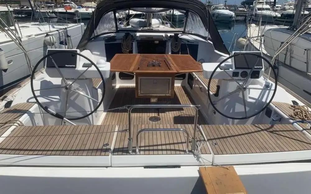 slider 8 Dufour  520 Grand Large