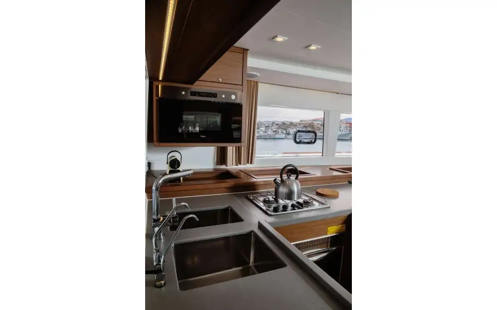 slider 13 Lagoon  450 F