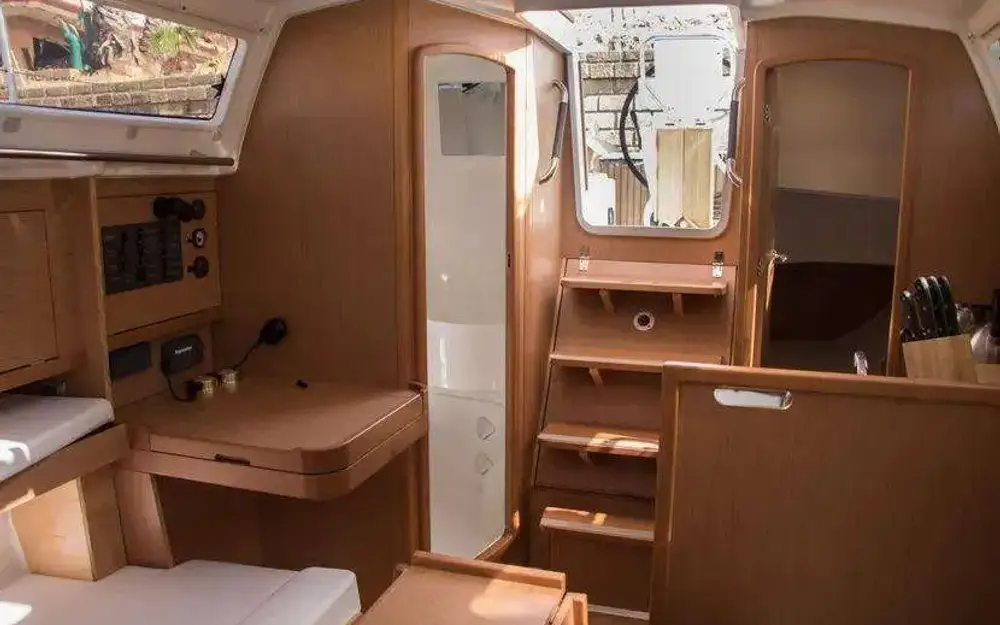 slider 10 Jeanneau Sun Odyssey 319
