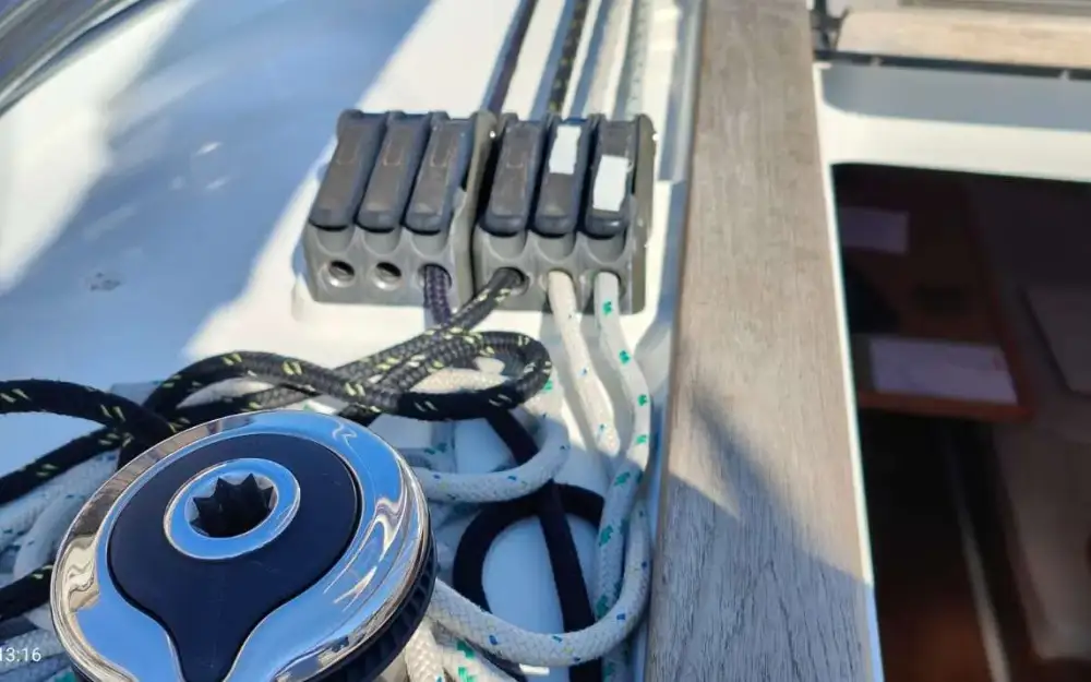slider 11 Jeanneau Sun Odyssey 319