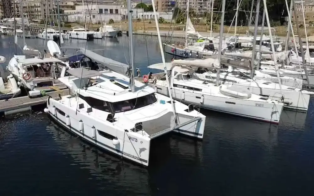 slider 0 Fountaine Pajot Lucia 40