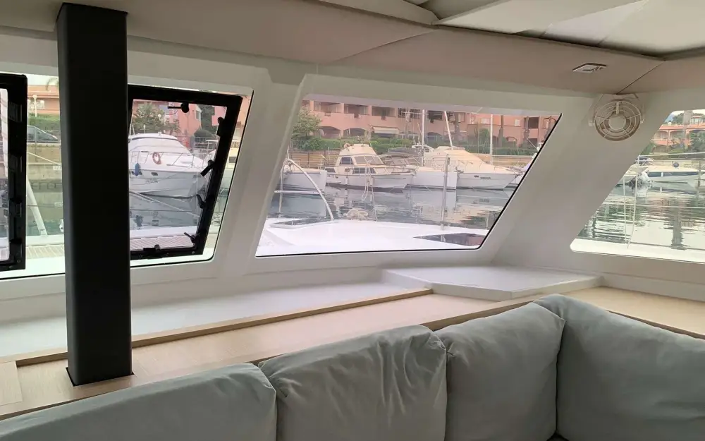 slider 2 Fountaine Pajot Lucia 40