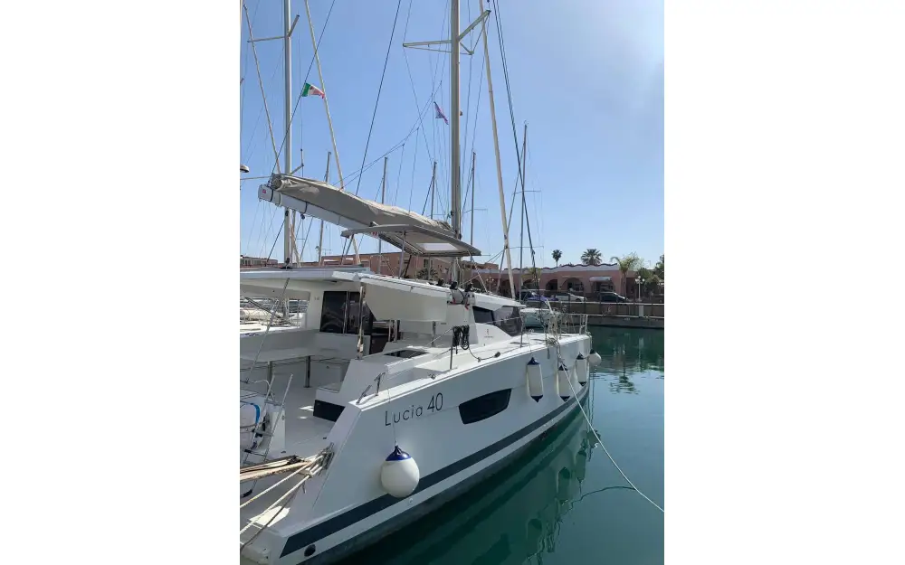 slider 5 Fountaine Pajot Lucia 40