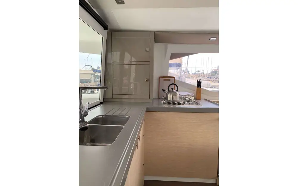 slider 6 Fountaine Pajot Lucia 40