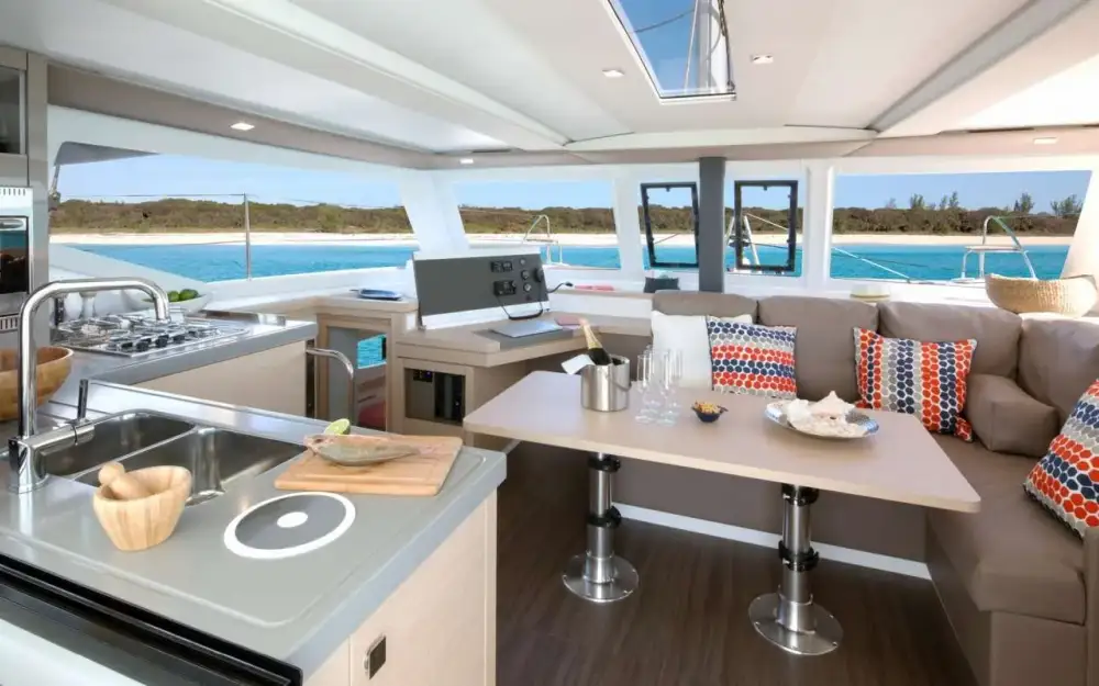 slider 8 Fountaine Pajot Lucia 40