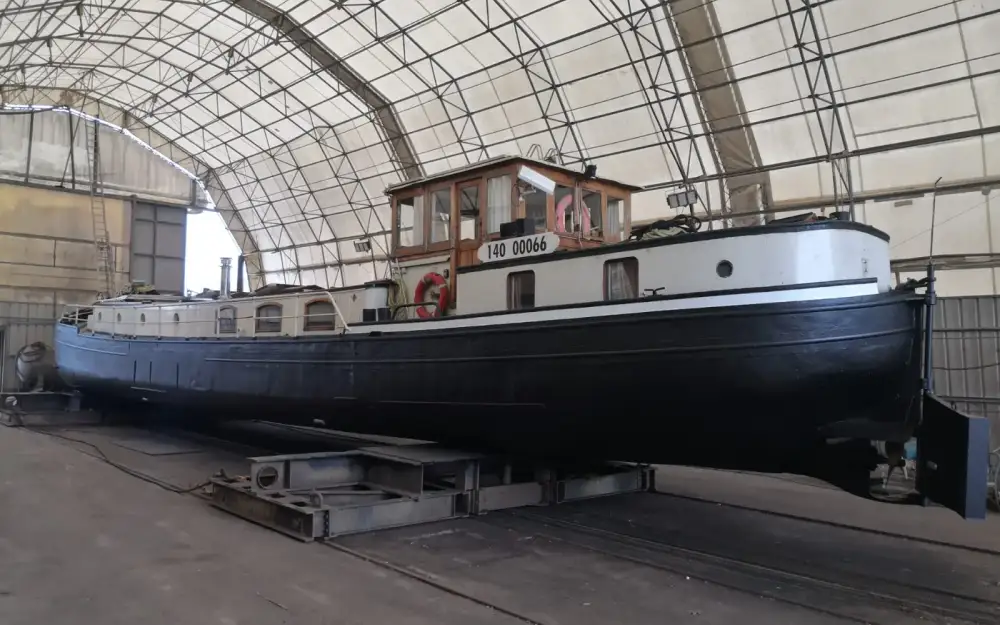 slider 0 Bateau Logement Luxemotor 1930 de 24m 2 cabines