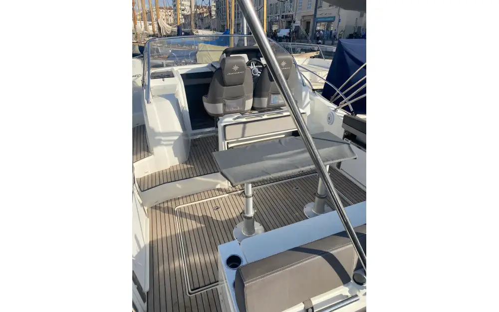slider 31 Jeanneau Cap Camarat 9.0 WA