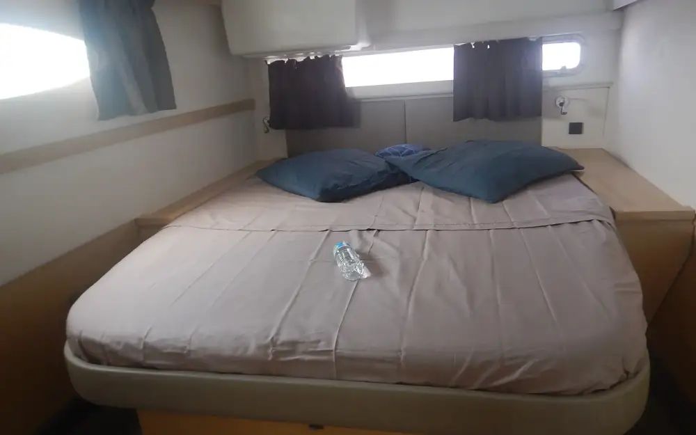 slider 3 Fountaine Pajot Helia 44