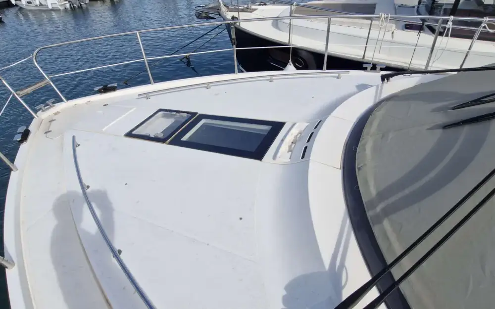 slider 12 Sealine  F 42
