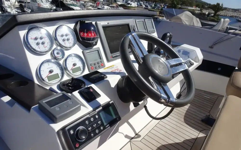 slider 15 Sealine  F 42