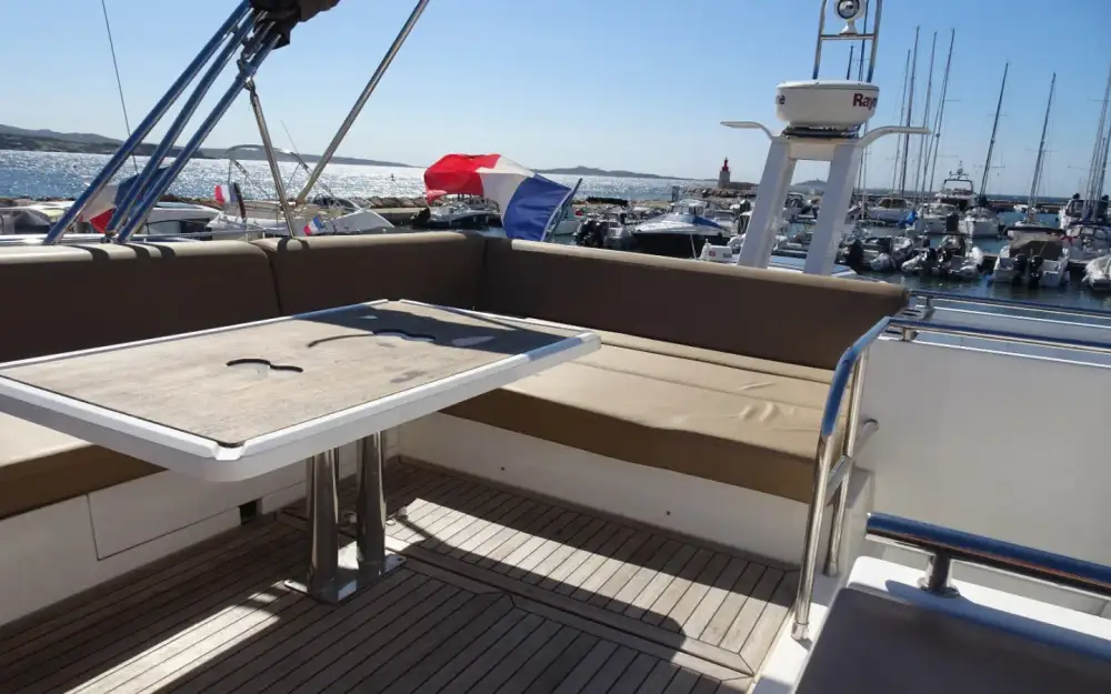 slider 16 Sealine  F 42