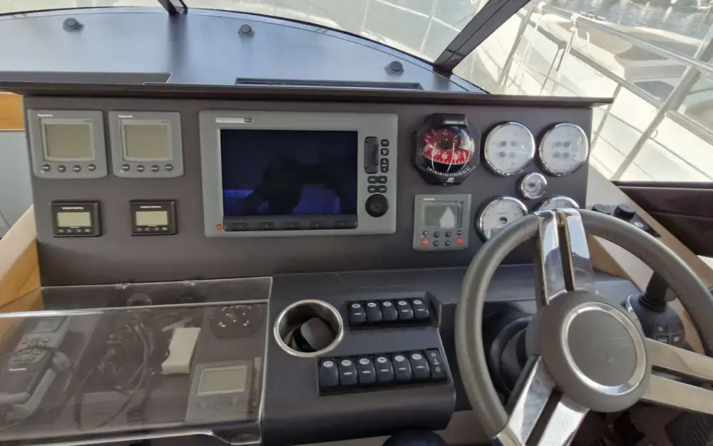 slider 17 Sealine  F 42
