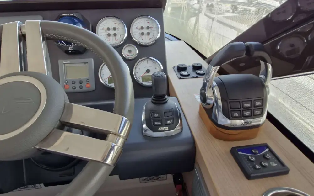slider 18 Sealine  F 42