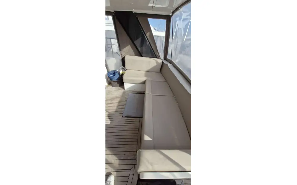 slider 19 Sealine  F 42