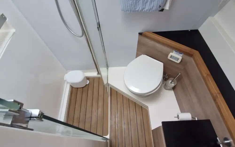 slider 8 Sealine  F 42