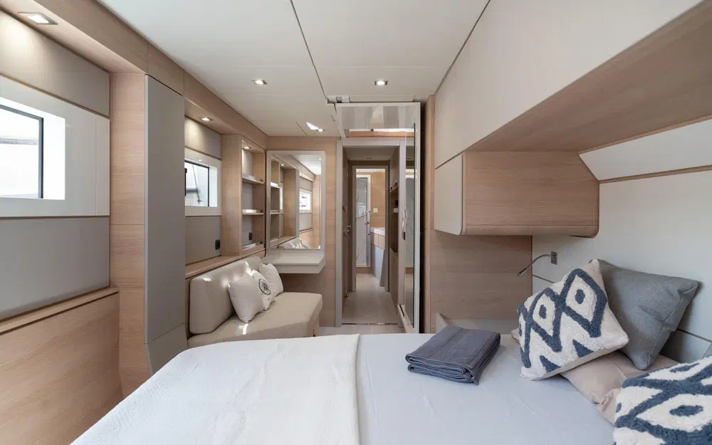 slider 12 Aventura Yacht Indigo Yacht 45