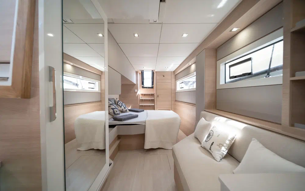 slider 15 Aventura Yacht Indigo Yacht 45