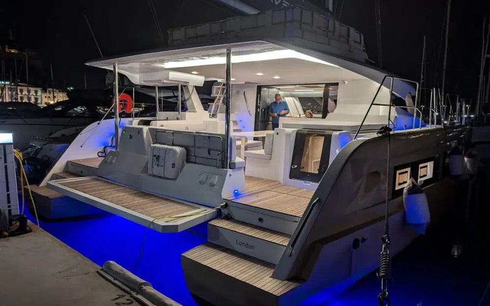 slider 22 Aventura Yacht Indigo Yacht 45