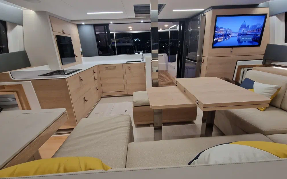 slider 2 Aventura Yacht Indigo Yacht 45