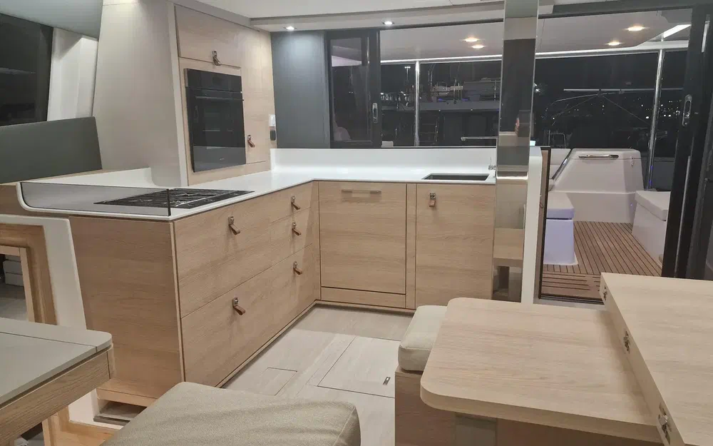 slider 3 Aventura Yacht Indigo Yacht 45