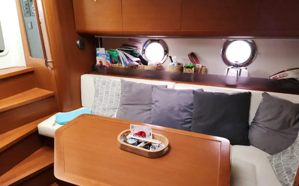 slider 15 Beneteau Gran Turismo 38