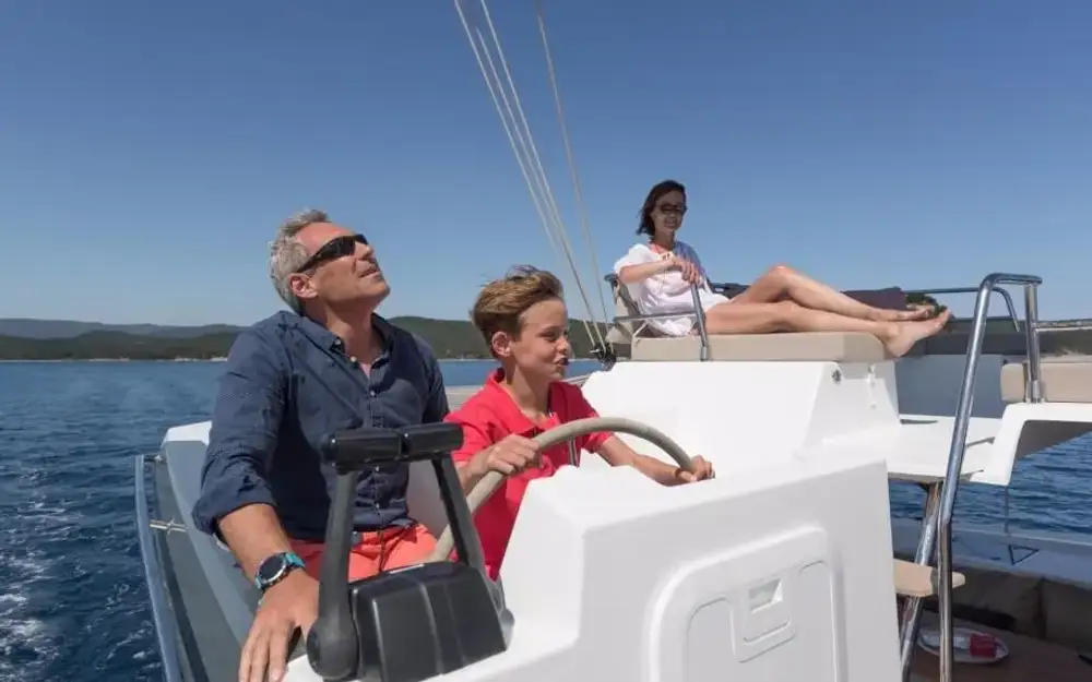 slider 10 Fountaine Pajot Saona 47