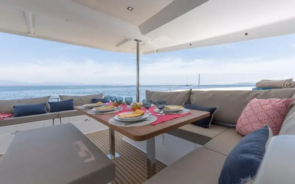 slider 11 Fountaine Pajot Saona 47