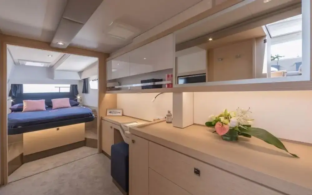 slider 15 Fountaine Pajot Saona 47