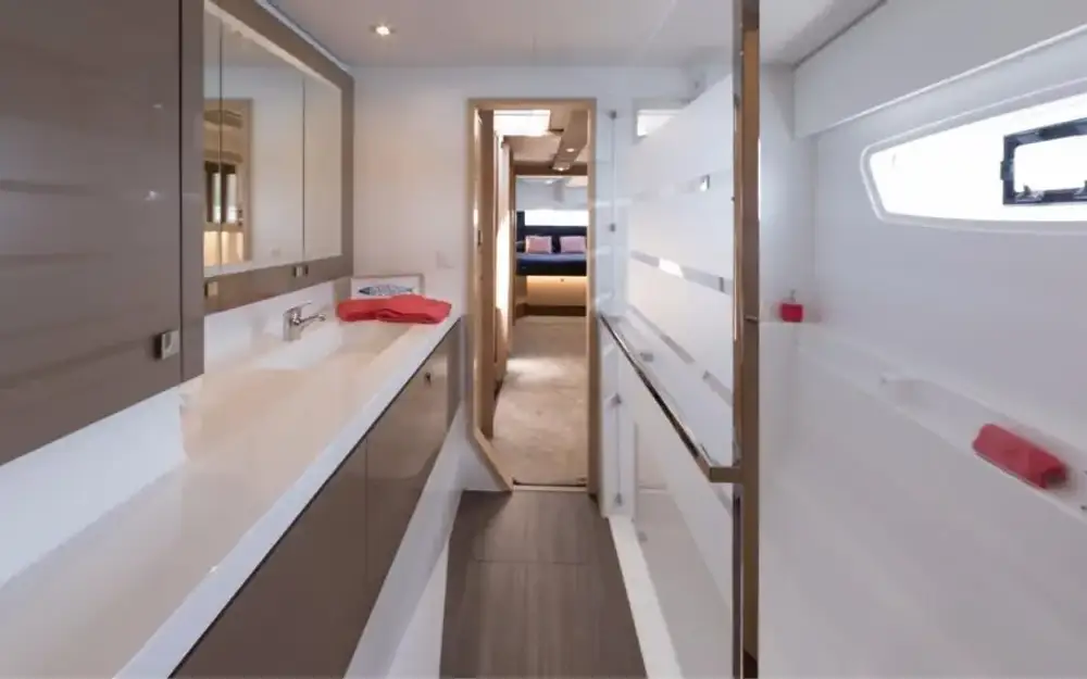 slider 16 Fountaine Pajot Saona 47