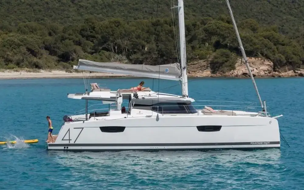 slider 2 Fountaine Pajot Saona 47