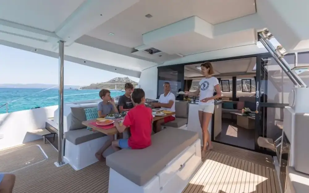 slider 7 Fountaine Pajot Saona 47